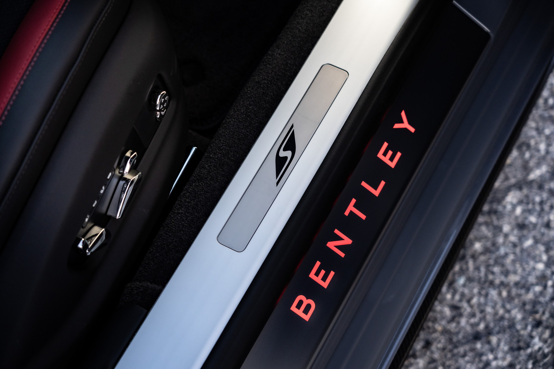 Download 2023 Bentley Flying Spur S - Door Sill HD Wallpaper 1920x1280 #13