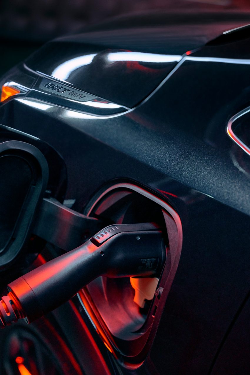 2023 Chevrolet Bolt EUV Redline Edition - Charging Connector Phone Wallpaper 850x1275 #4