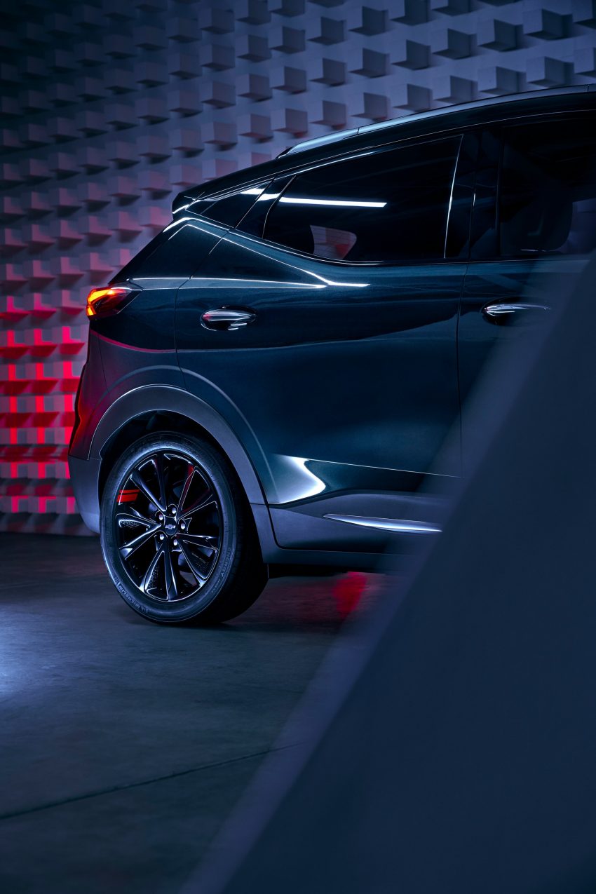 2023 Chevrolet Bolt EUV Redline Edition - Detail Phone Wallpaper 850x1275 #3