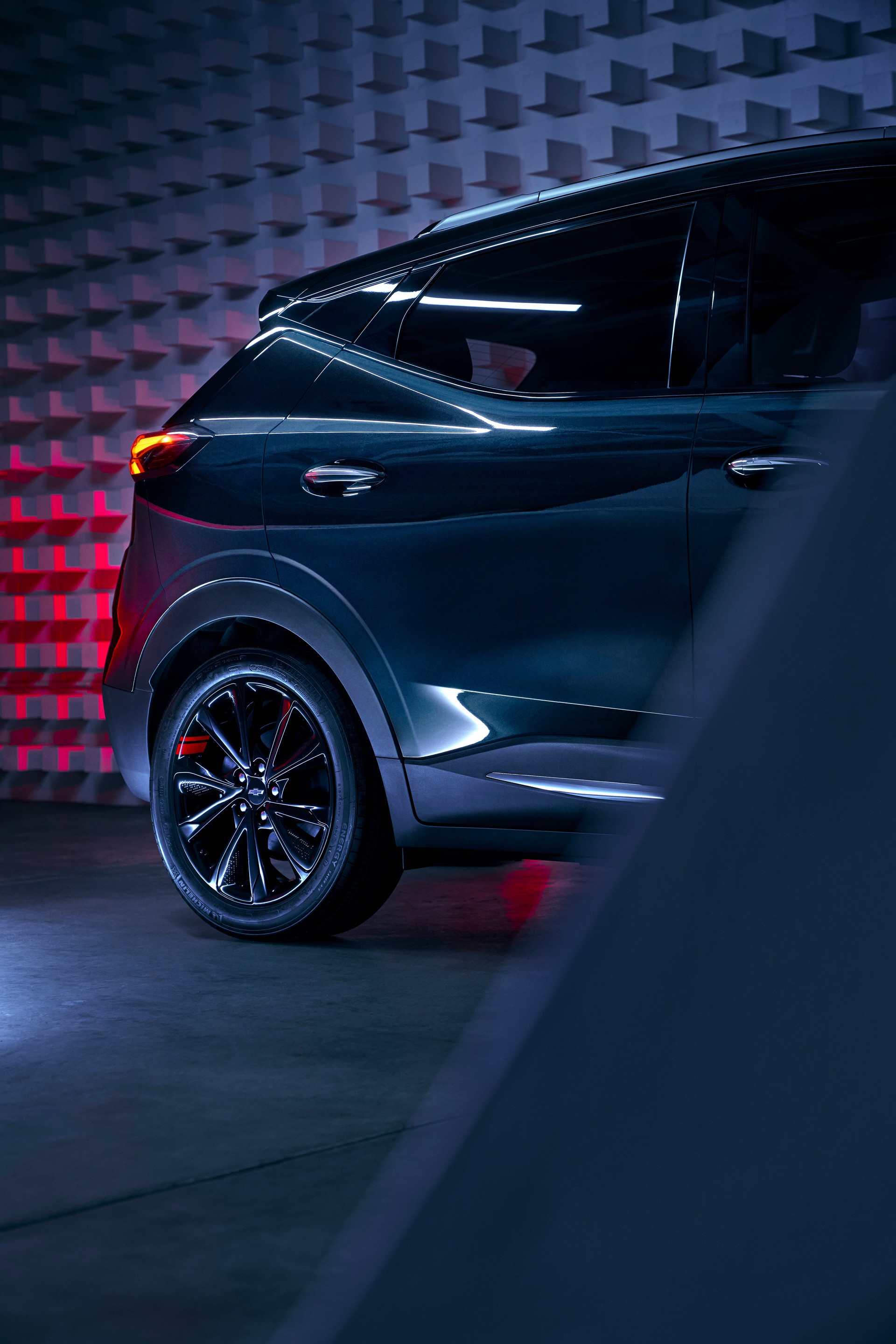 Download 2023 Chevrolet Bolt EUV Redline Edition - Detail HD Phone Wallpaper 1920x2879 #3