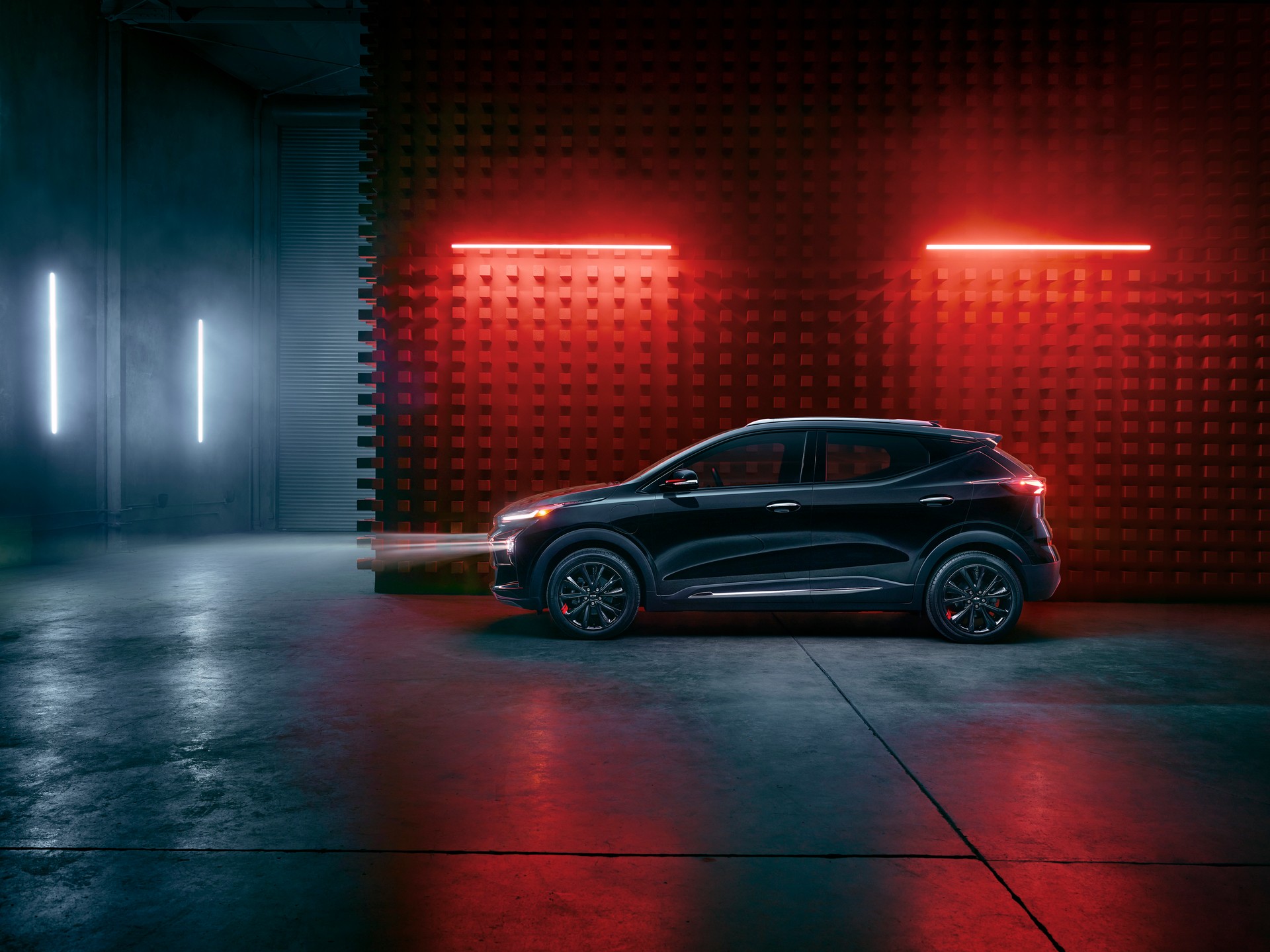 Download 2023 Chevrolet Bolt EUV Redline Edition - Side HD Wallpaper 1920x1439 #2