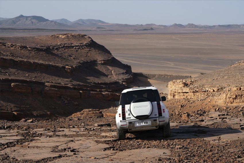 2023 Land Rover Defender 130 - Rear HD Wallpapers 850x568 #8 2023 Land Rover Defender 130 - Rear Wallpaper 850x568 #8