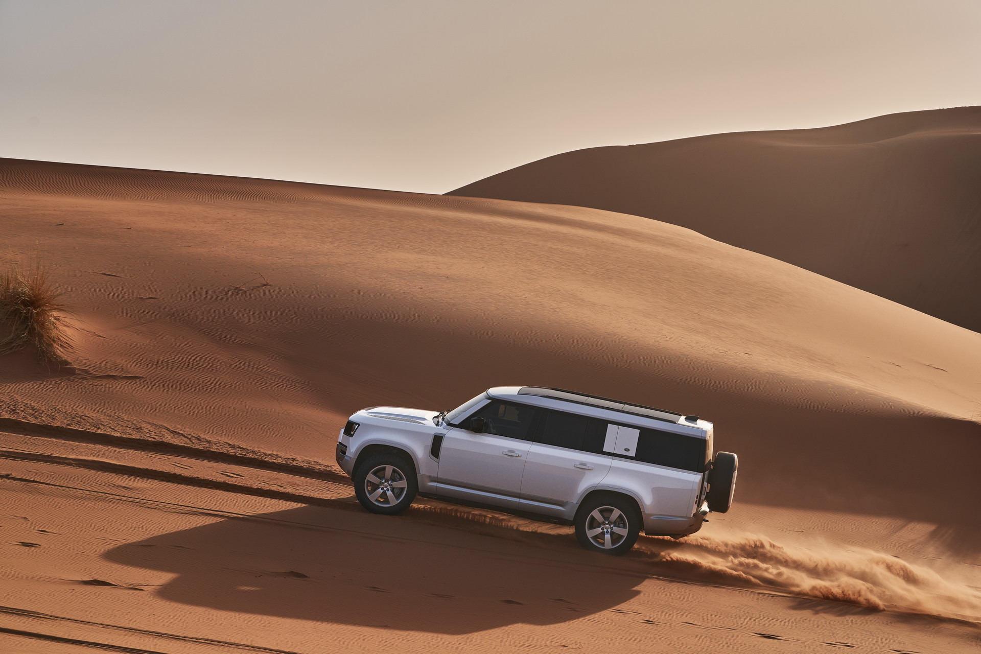 Download 2023 Land Rover Defender 130 - Side HD Wallpaper 1920x1280 #13