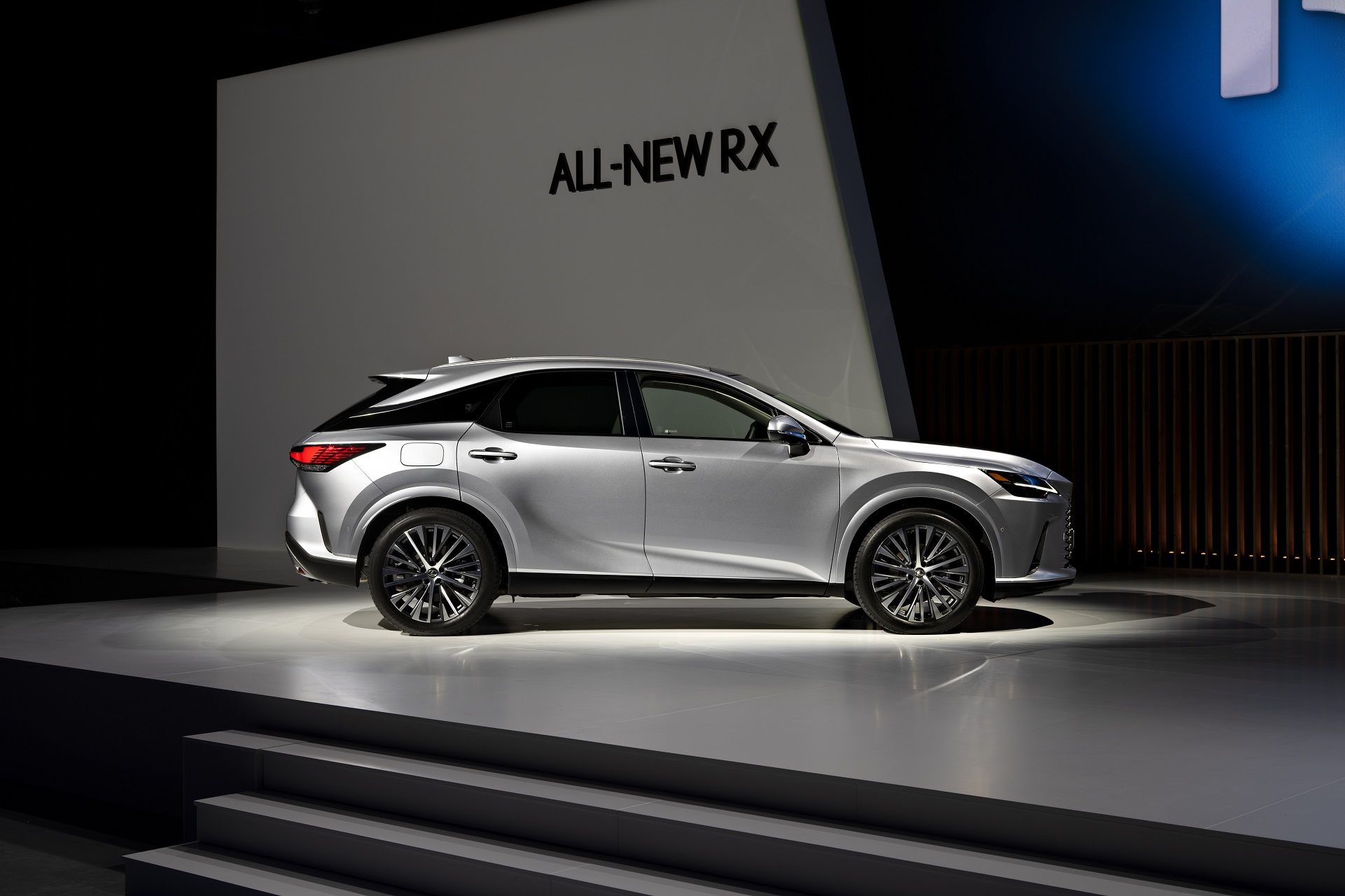 Download 2023 Lexus RX 450h+ - Side HD Wallpaper 1921x1280 #14