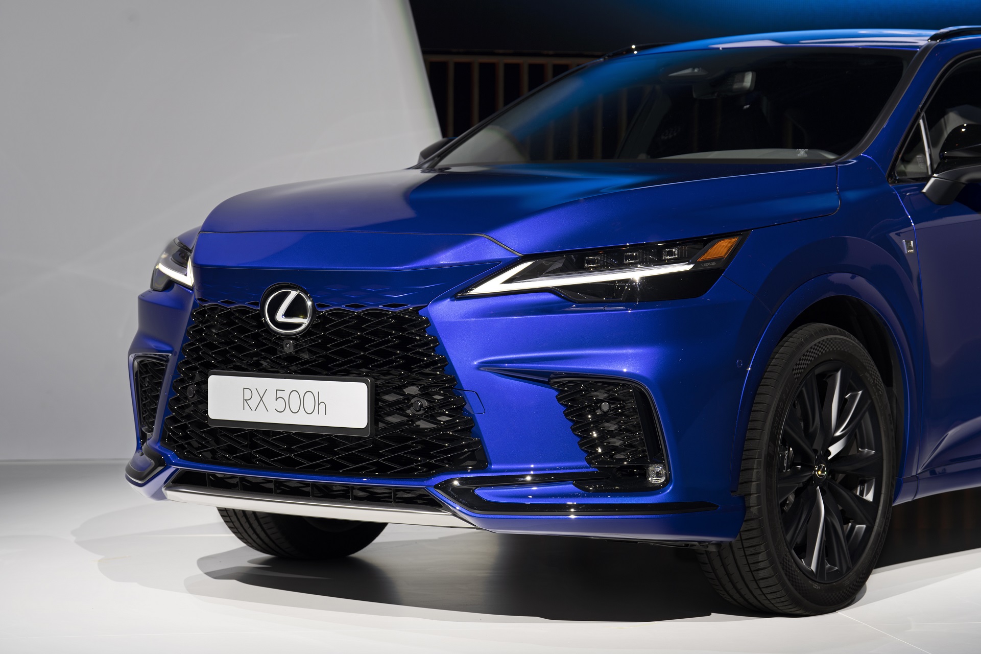Download 2023 Lexus RX 500h F Sport - Front HD Wallpaper 1921x1280 #51