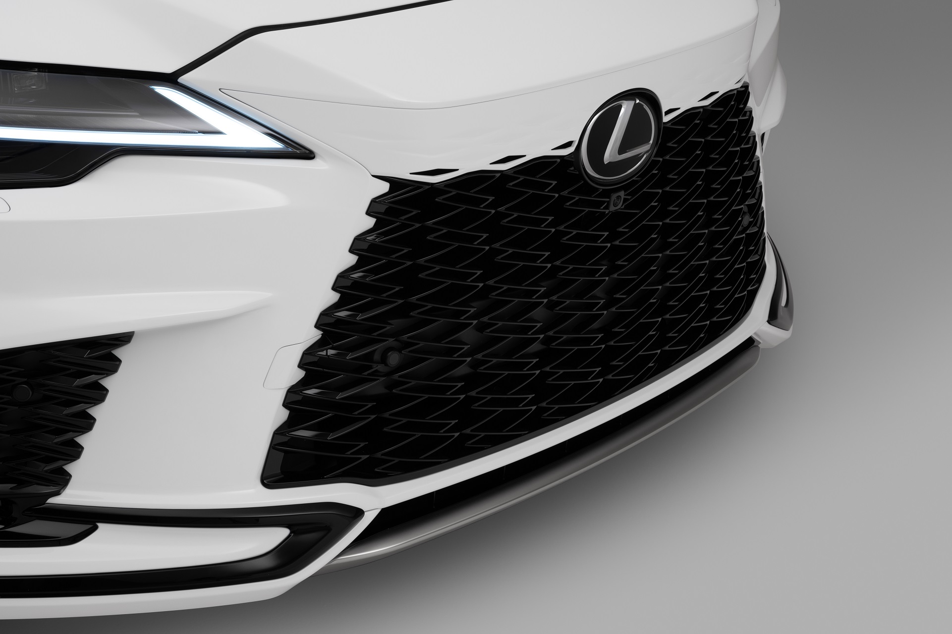 Download 2023 Lexus RX 500h F Sport - Grille HD Wallpaper 1921x1280 #25