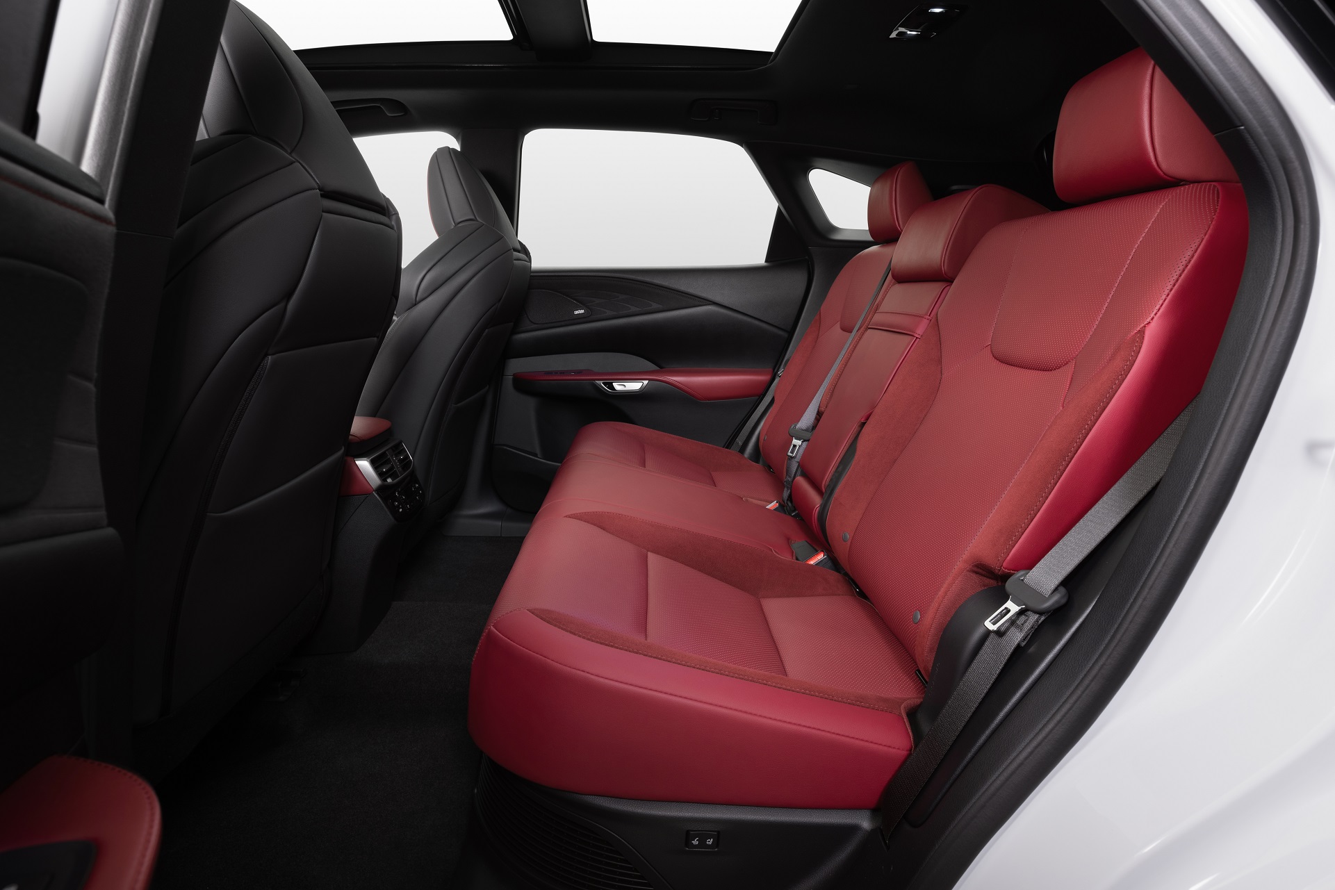 Download 2023 Lexus RX 500h F Sport - Interior, Rear Seats HD Wallpaper 1921x1281 #38