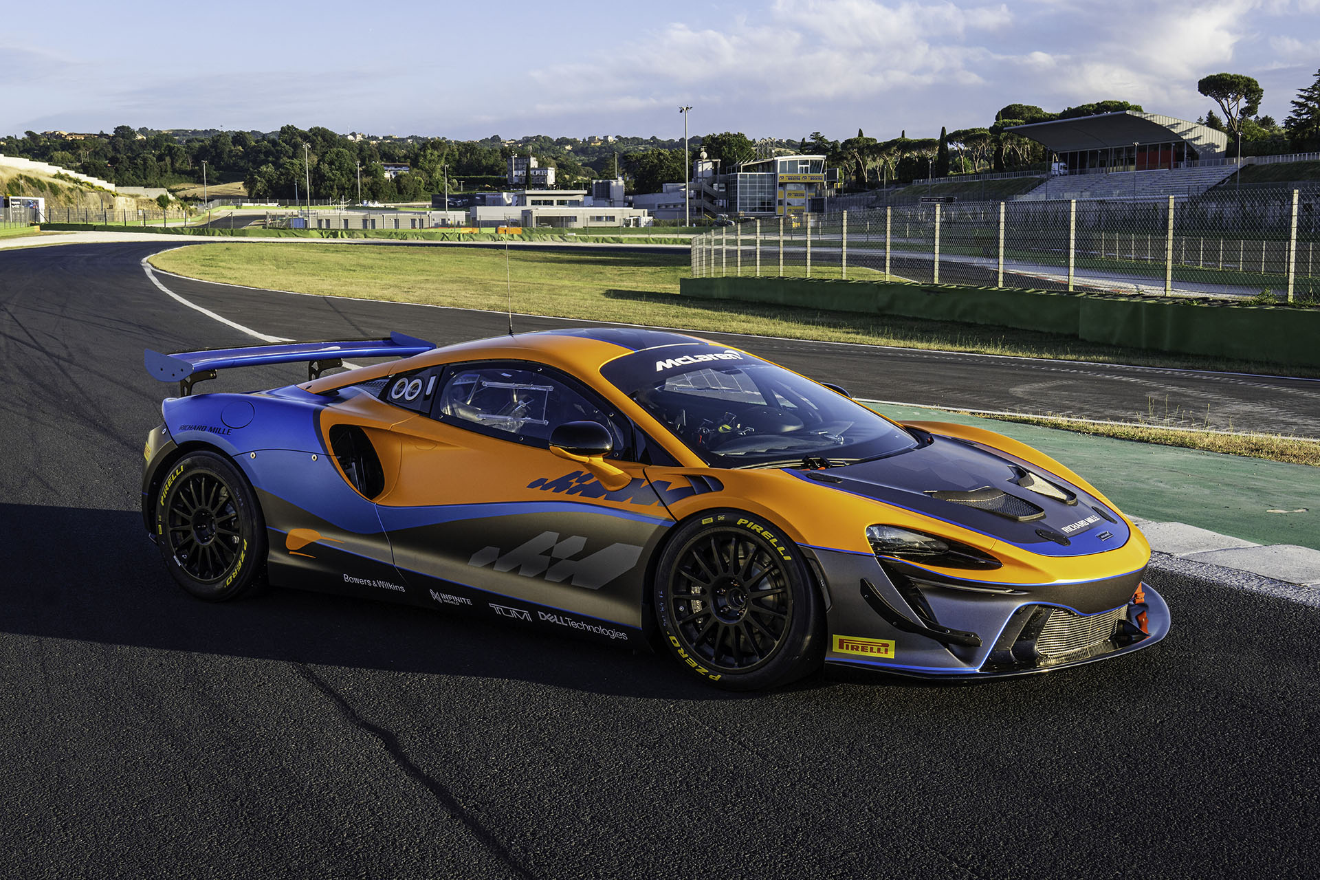 Download 2023 McLaren Artura GT4 - Front Three-Quarter HD Wallpaper 1920x1280 #2