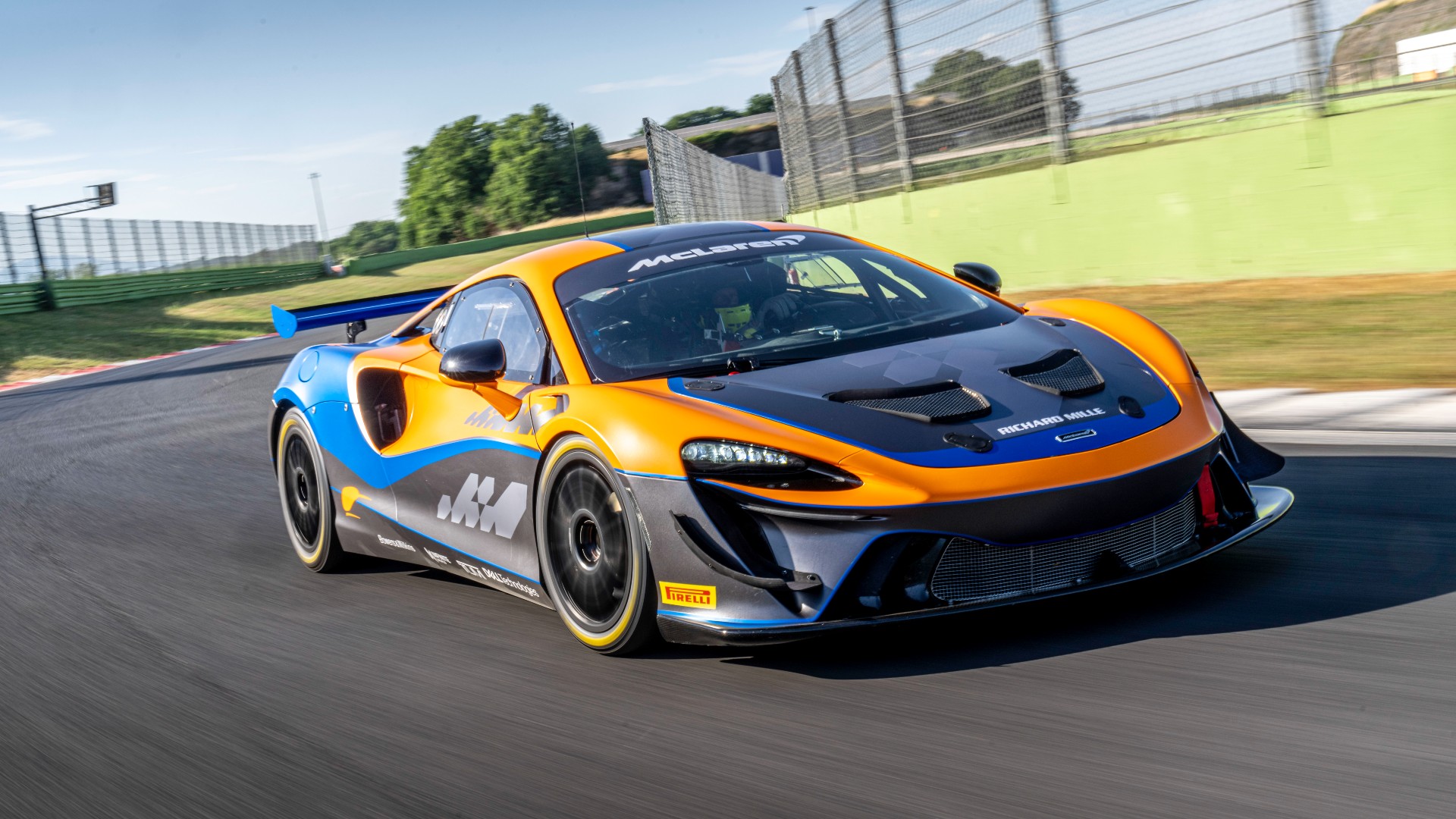 Download 2023 McLaren Artura GT4 - Front HD Wallpaper 1920x1080 #1