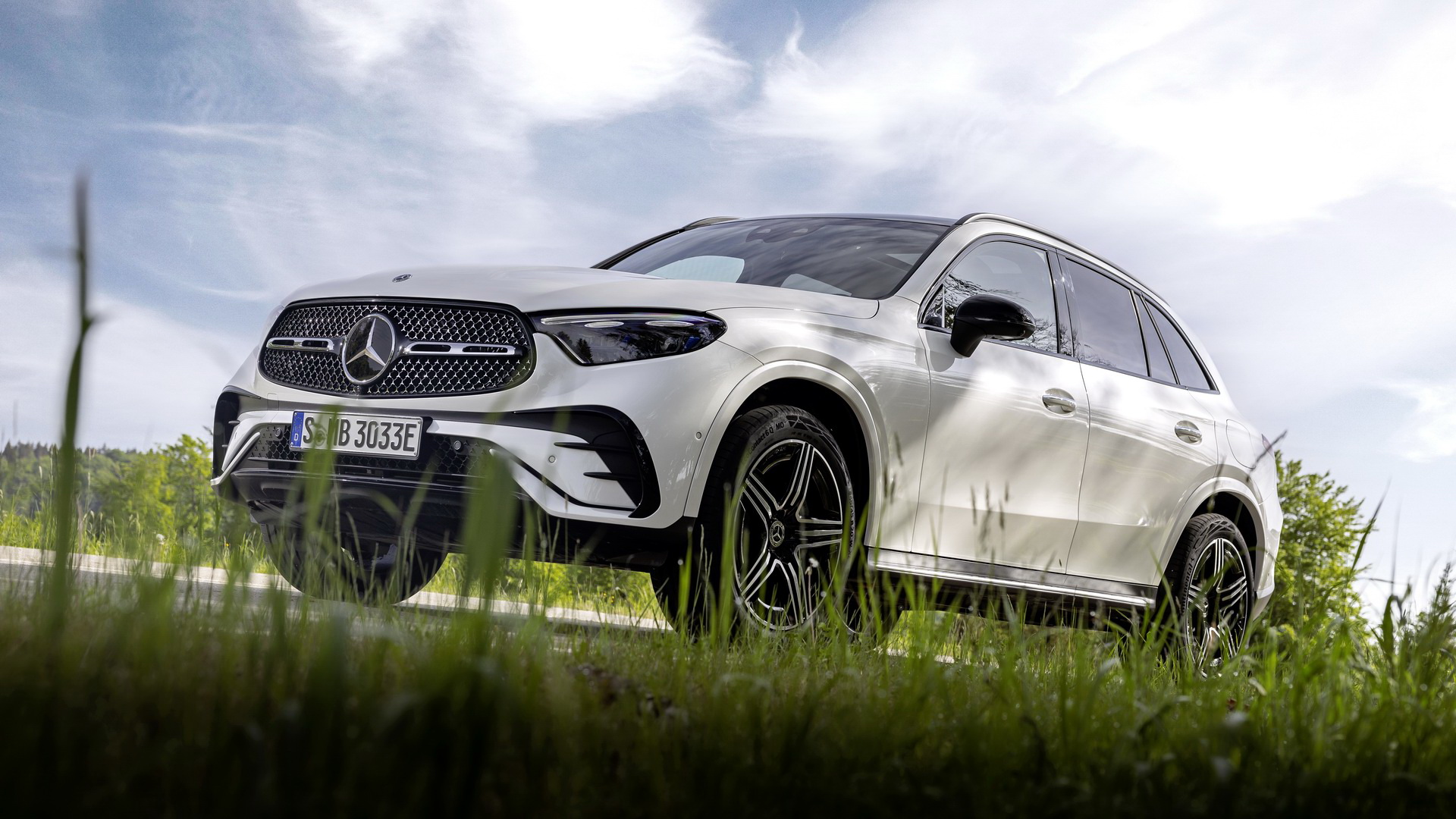Download 2023 Mercedes-Benz GLC - Front Three-Quarter HD Wallpaper 1920x1080 #44