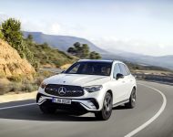 2023 Mercedes-Benz GLC - Front Three-Quarter Wallpaper 190x150