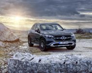 2023 Mercedes-Benz GLC - Front Three-Quarter Wallpaper 190x150