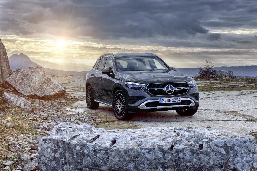 2023 Mercedes-Benz GLC - Front Three-Quarter Wallpaper 850x567 #8