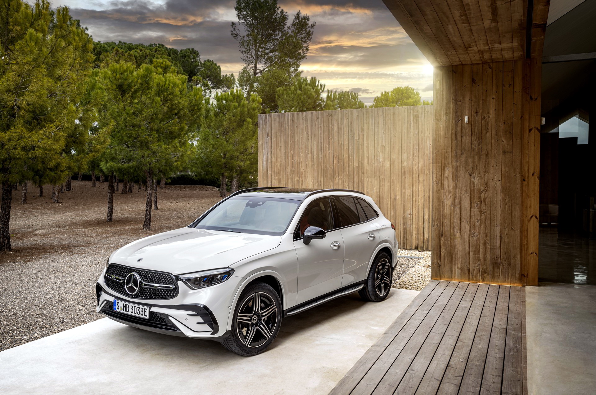 Download 2023 Mercedes-Benz GLC - Front Three-Quarter HD Wallpaper 1920x1274 #63