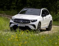2023 Mercedes-Benz GLC - Front Three-Quarter Wallpaper 190x150