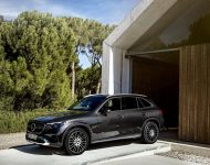 2023 Mercedes-Benz GLC - Front Three-Quarter Wallpaper 190x150