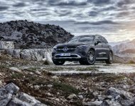 2023 Mercedes-Benz GLC - Front Three-Quarter Wallpaper 190x150