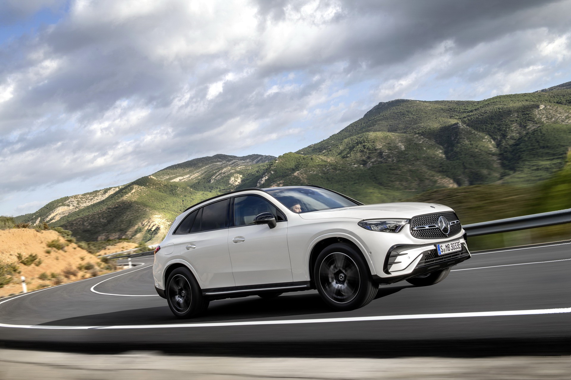 Download 2023 Mercedes-Benz GLC - Front Three-Quarter HD Wallpaper 1920x1280 #29