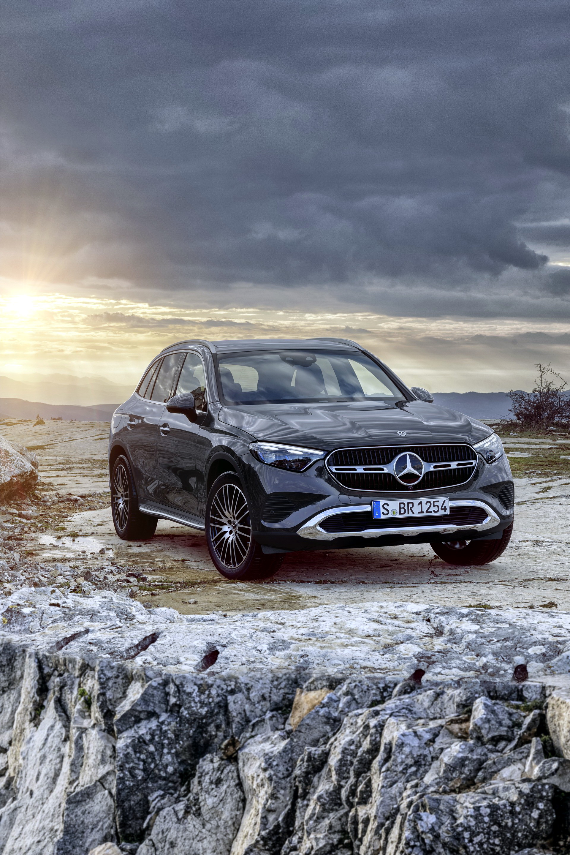 Download 2023 Mercedes-Benz GLC - Front Three-Quarter HD Phone Wallpaper 1920x2879 #10