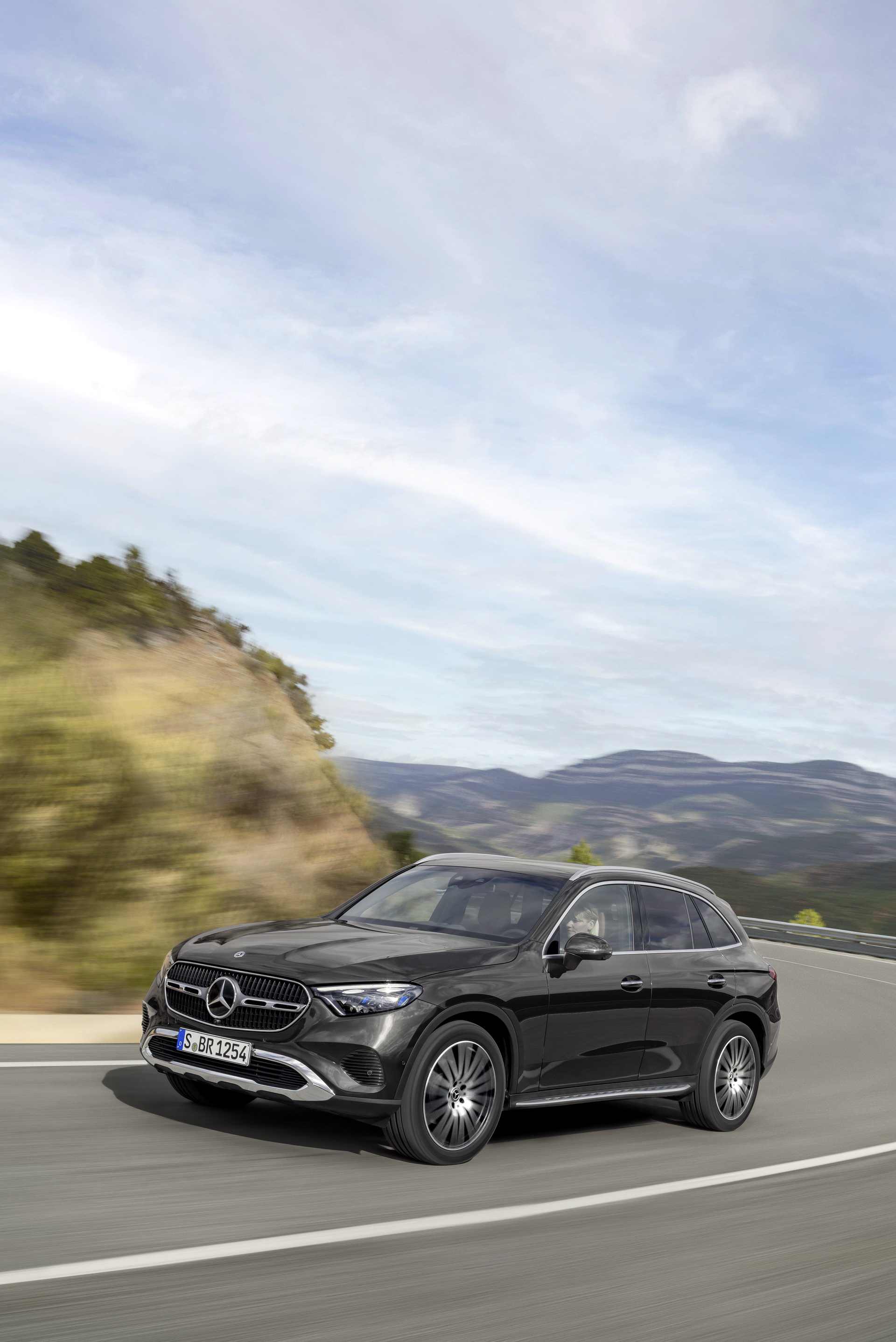 Download 2023 Mercedes-Benz GLC - Front Three-Quarter HD Phone Wallpaper 1920x2877 #4