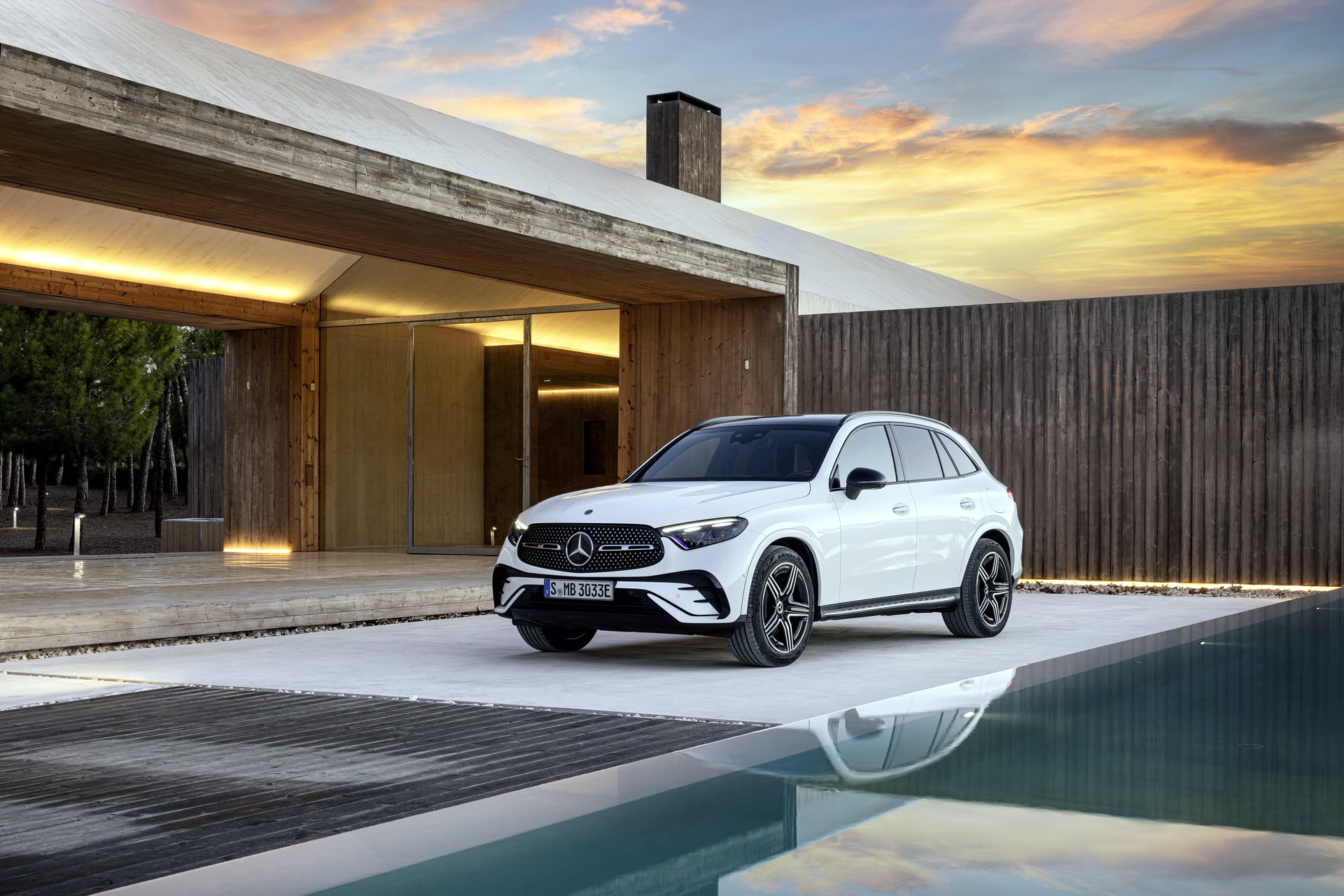 Download 2023 Mercedes-Benz GLC - Front Three-Quarter HD Wallpaper 1920x1281 #65