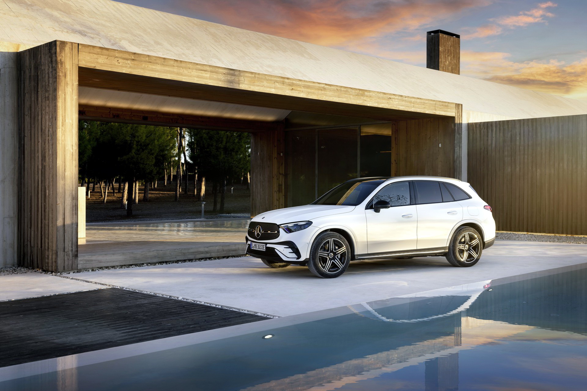 Download 2023 Mercedes-Benz GLC - Front Three-Quarter HD Wallpaper 1920x1281 #66