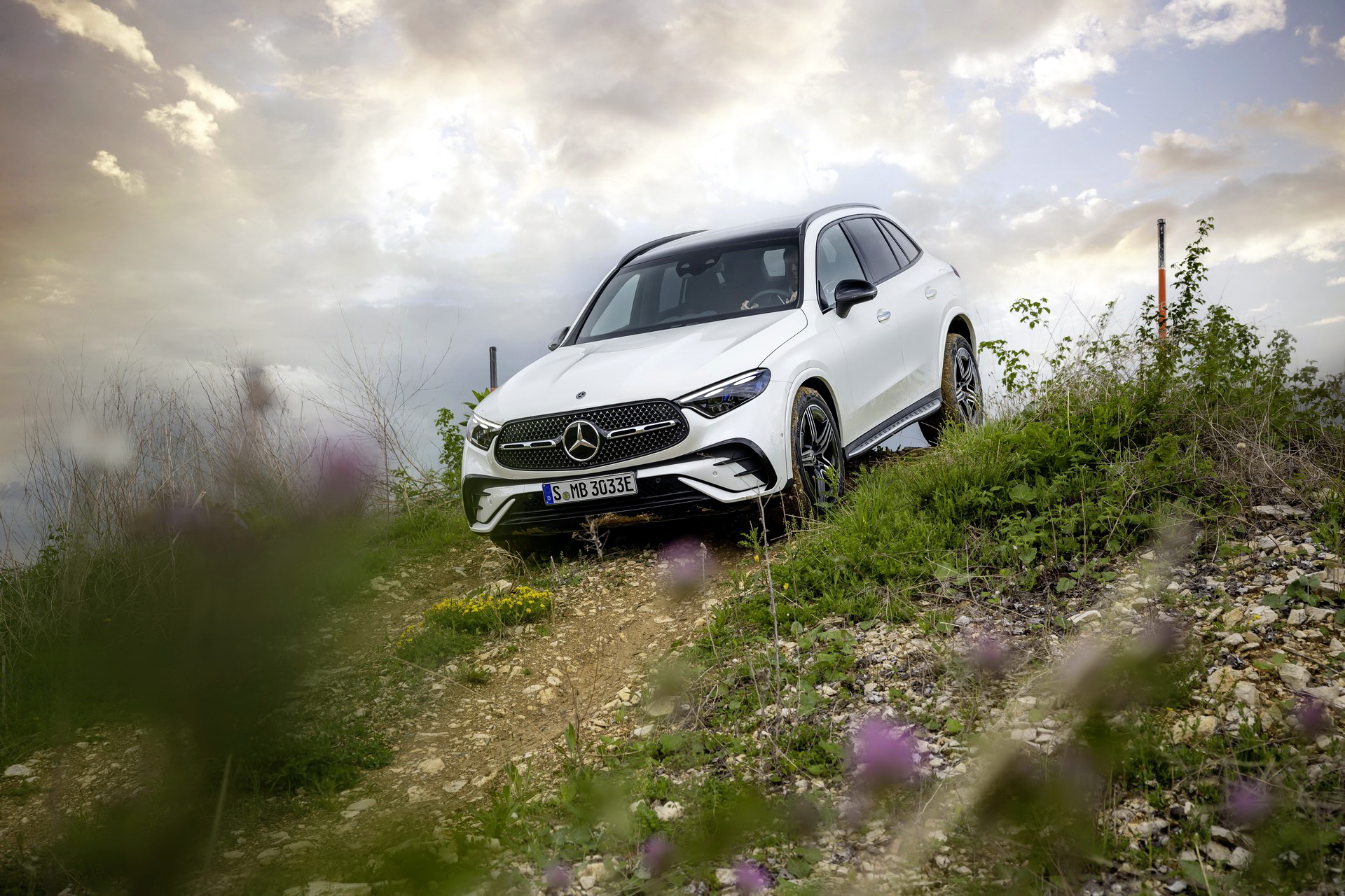 Download 2023 Mercedes-Benz GLC - Front HD Wallpaper 1920x1280 #47