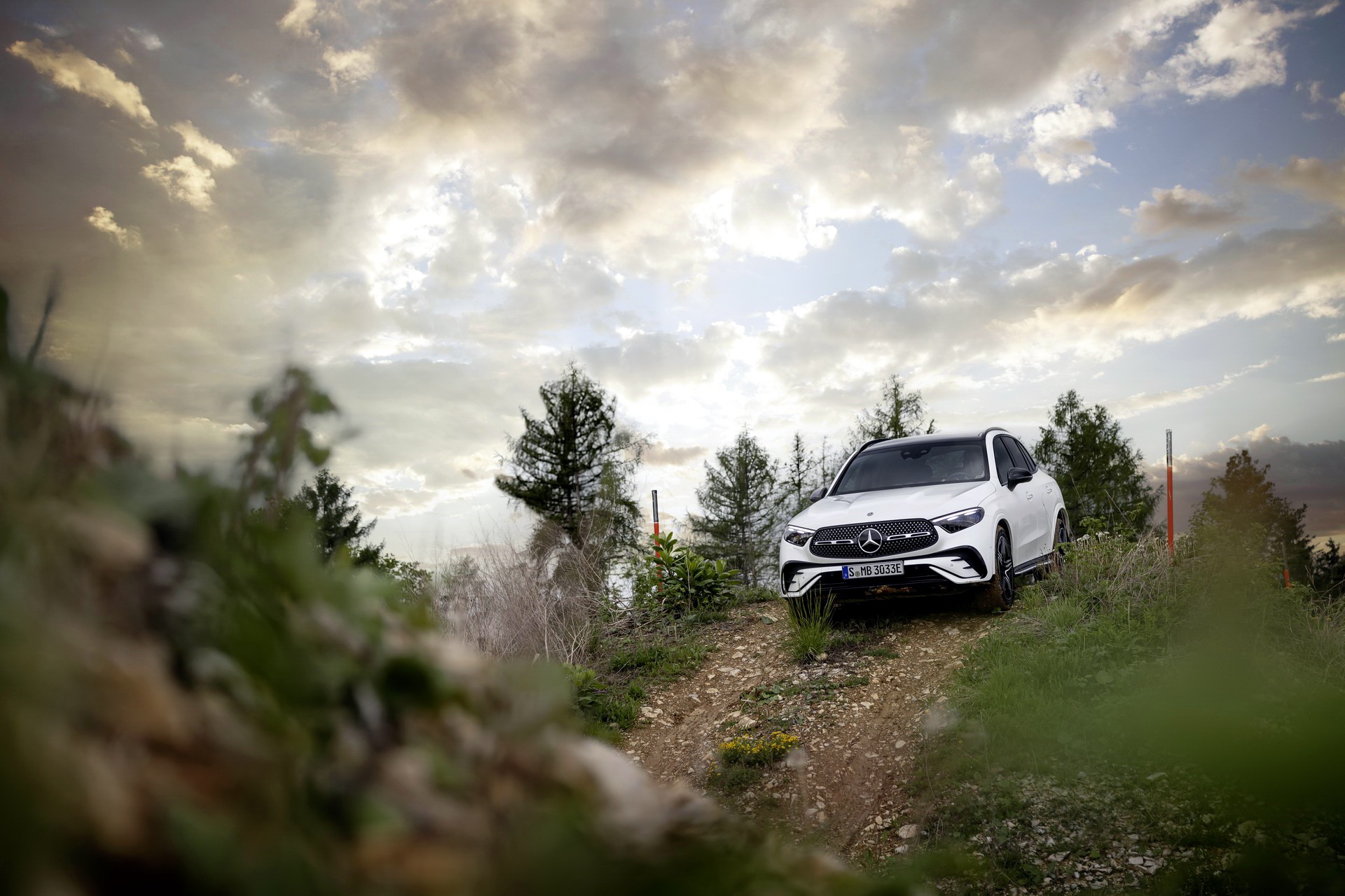 Download 2023 Mercedes-Benz GLC - Front HD Wallpaper 1920x1280 #49