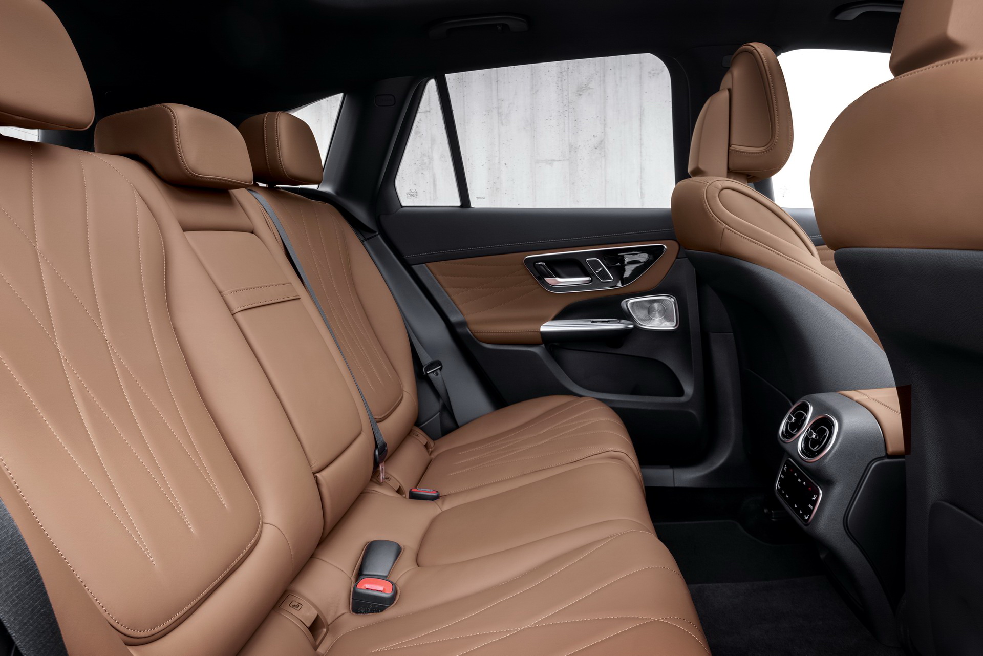 Download 2023 Mercedes-Benz GLC - Interior, Rear Seats HD Wallpaper 1920x1281 #26