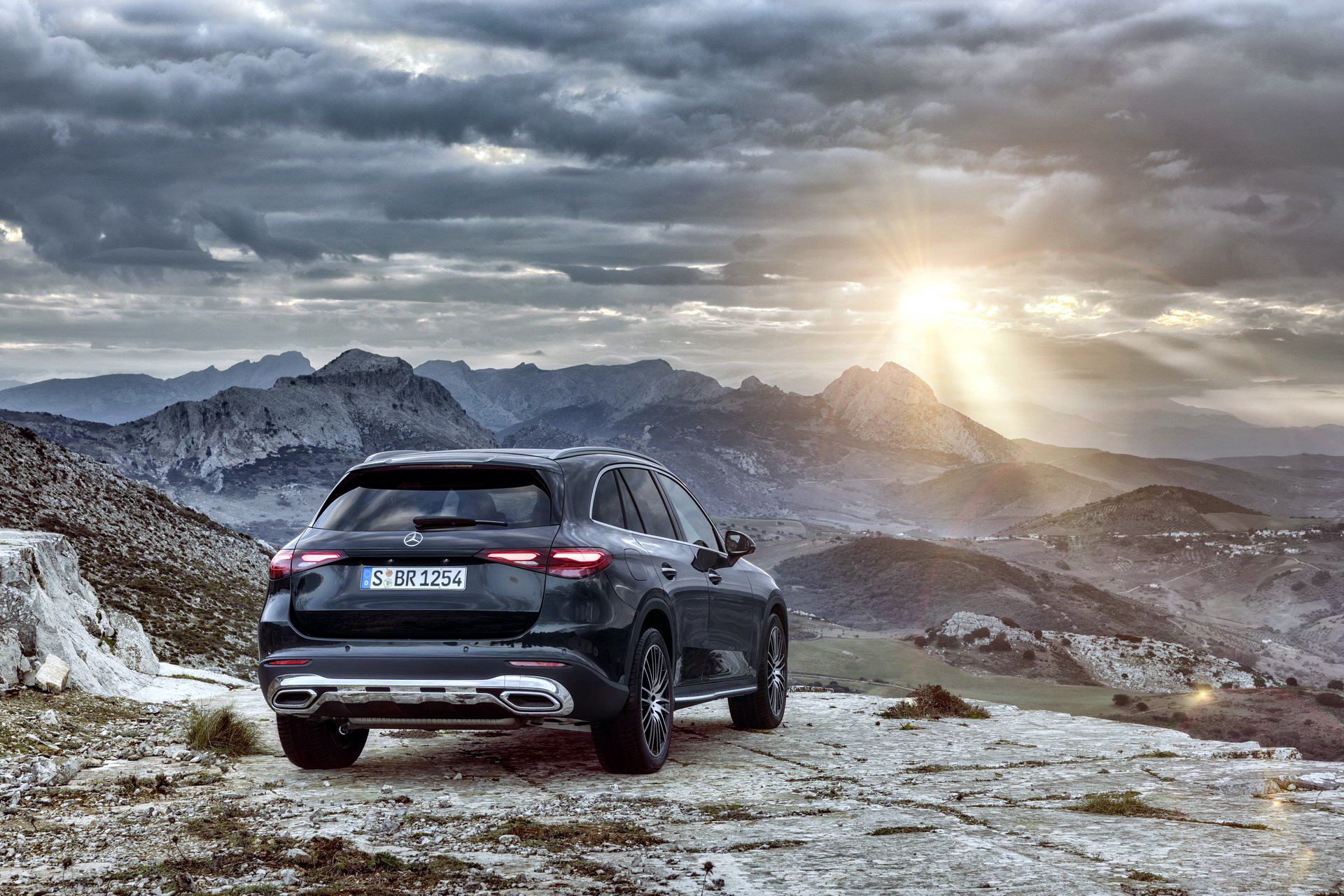 Download 2023 Mercedes-Benz GLC - Rear Three-Quarter HD Wallpaper 1920x1281 #14