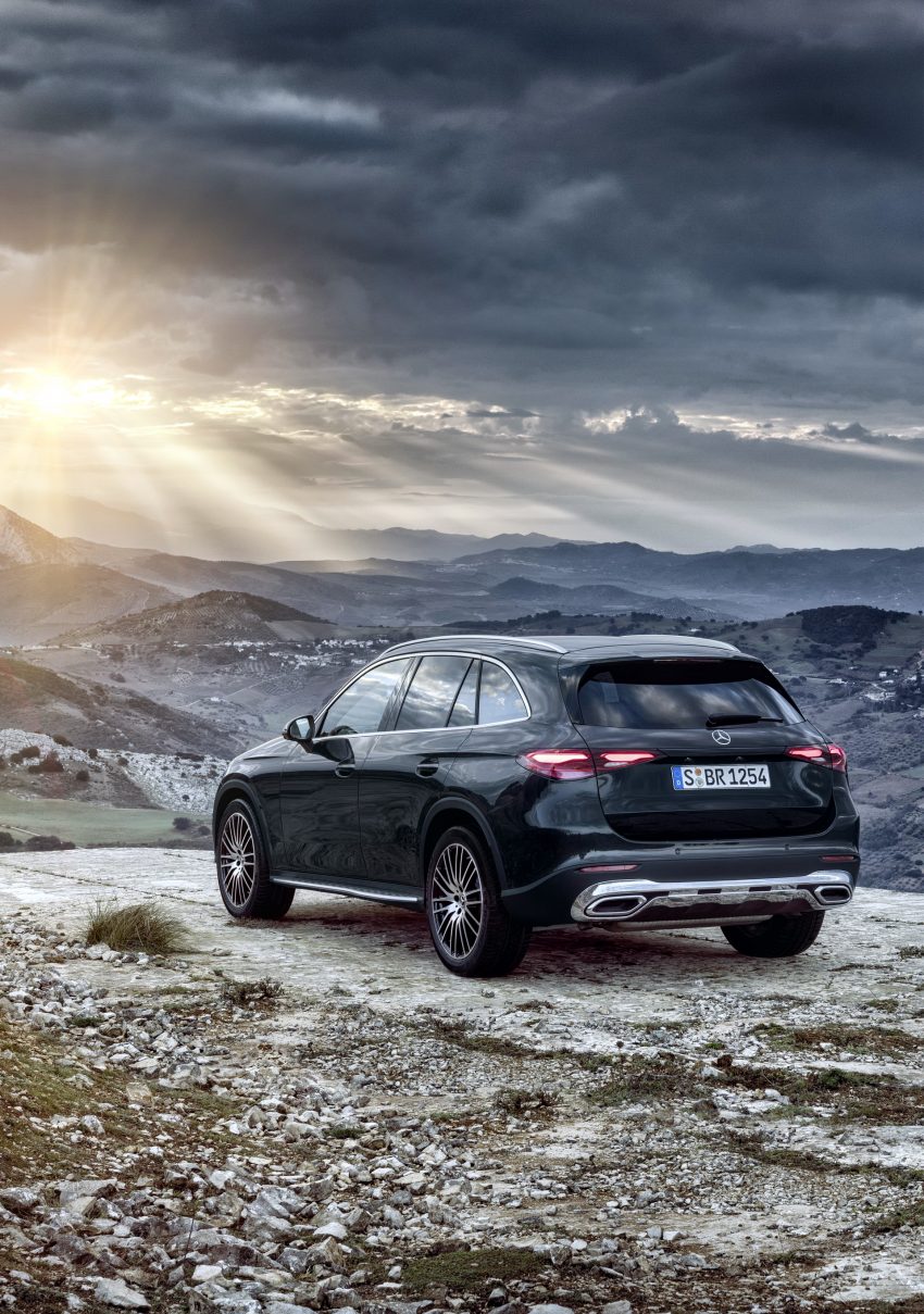 2023 Mercedes-Benz GLC - Rear Three-Quarter Phone Wallpaper 850x1209 #15