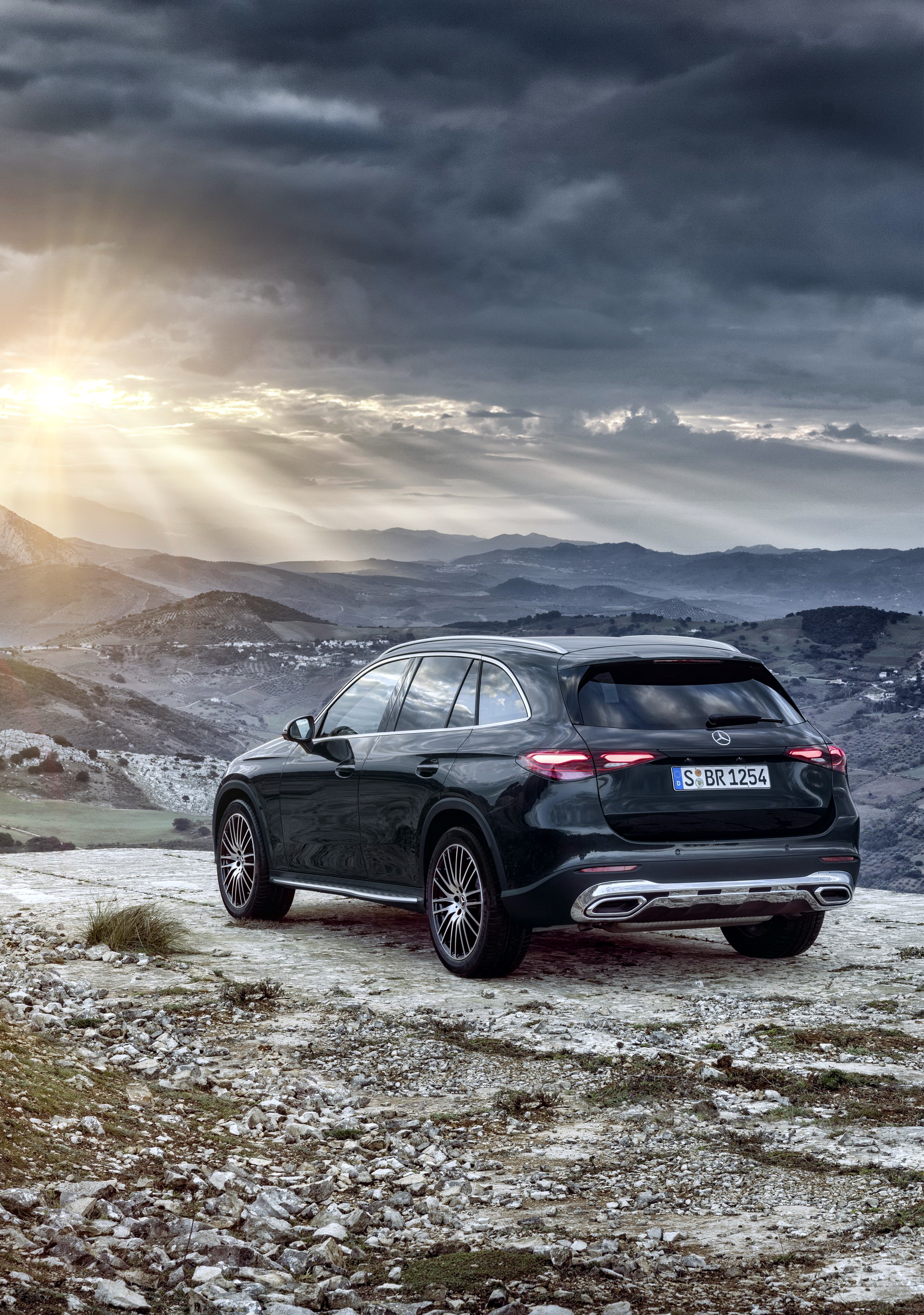 Download 2023 Mercedes-Benz GLC - Rear Three-Quarter HD Phone Wallpaper 1920x2732 #15