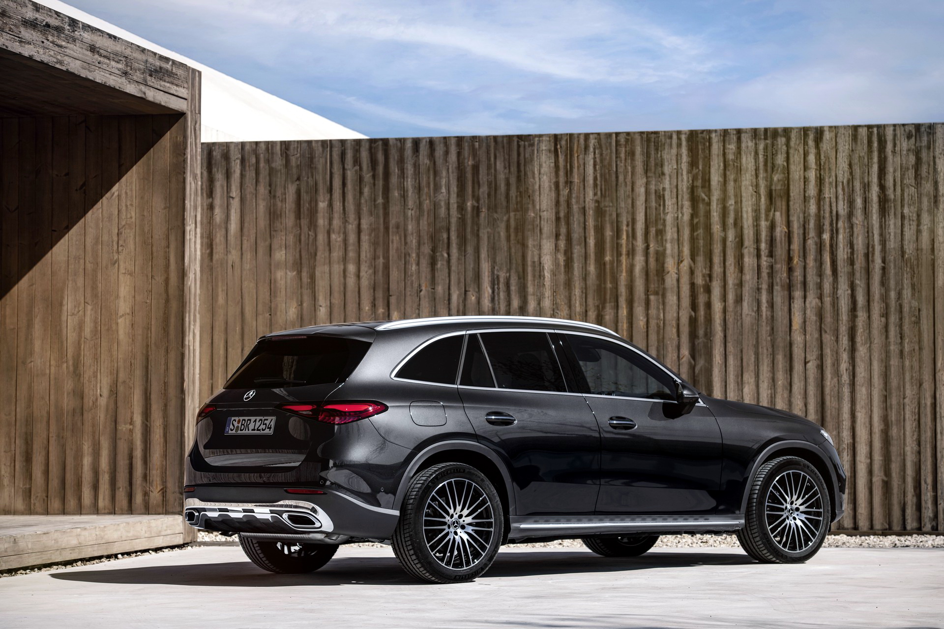 Download 2023 Mercedes-Benz GLC - Rear Three-Quarter HD Wallpaper 1920x1280 #18