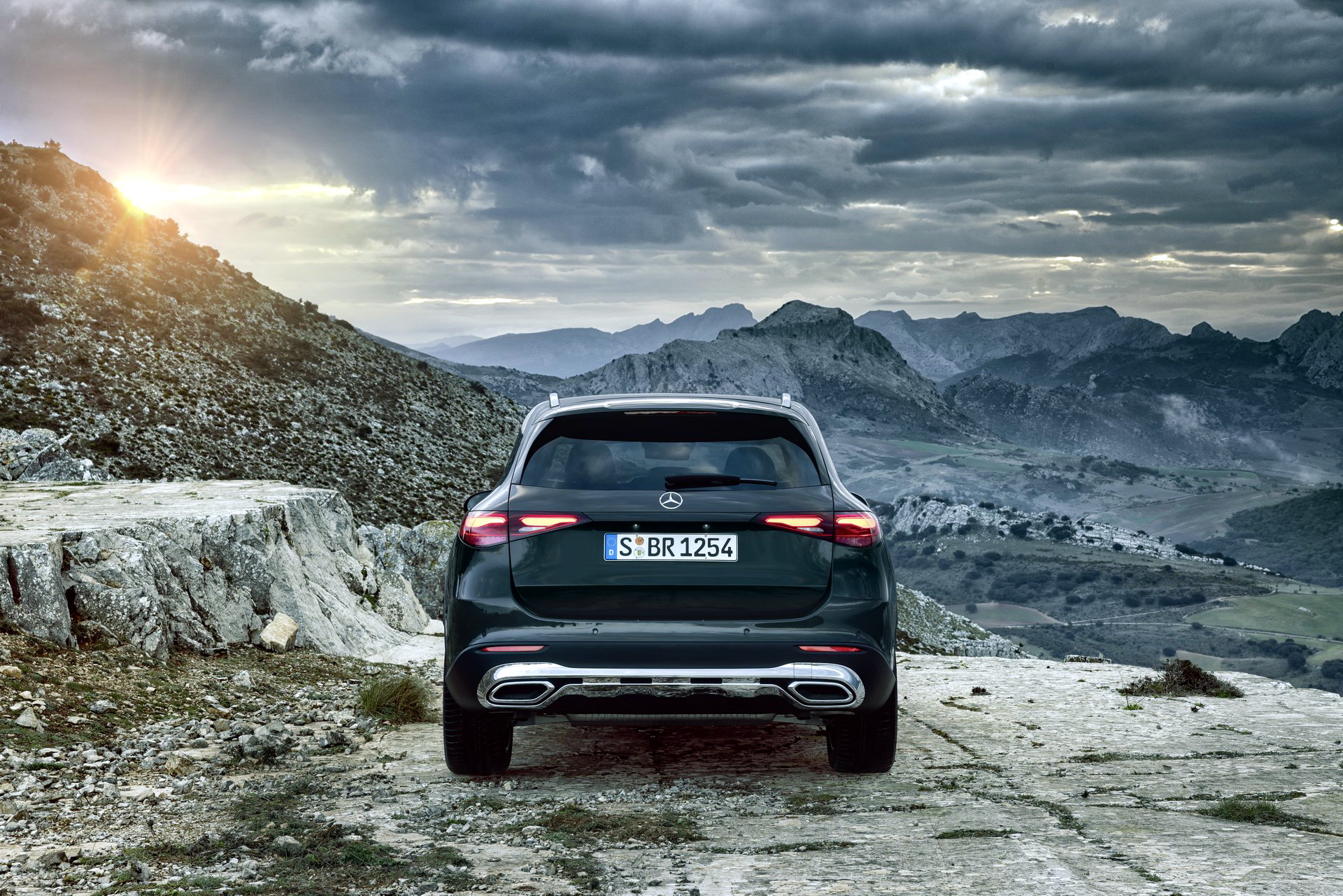 Download 2023 Mercedes-Benz GLC - Rear HD Wallpaper 1920x1281 #16