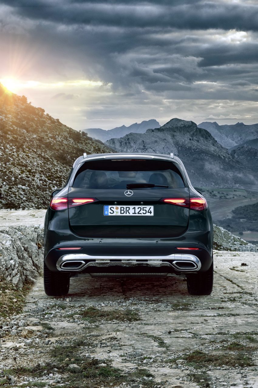 2023 Mercedes-Benz GLC - Rear Phone Wallpaper 850x1275 #17