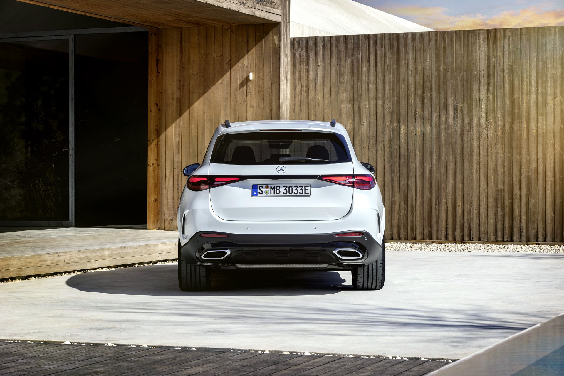 Download 2023 Mercedes-Benz GLC - Rear HD Wallpaper 1920x1281 #69