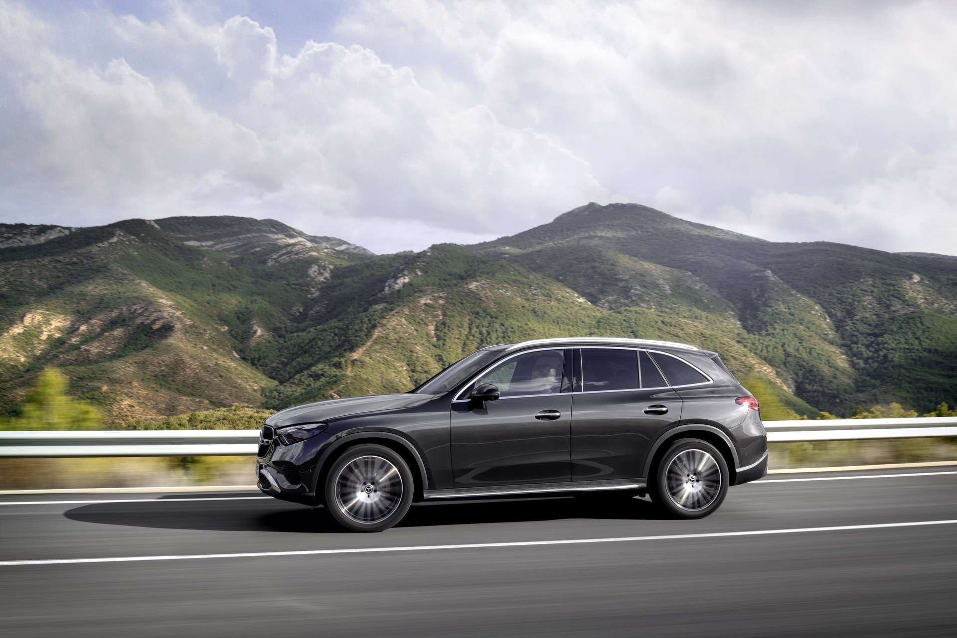 Download 2023 Mercedes-Benz GLC - Side HD Wallpaper 1920x1281 #6