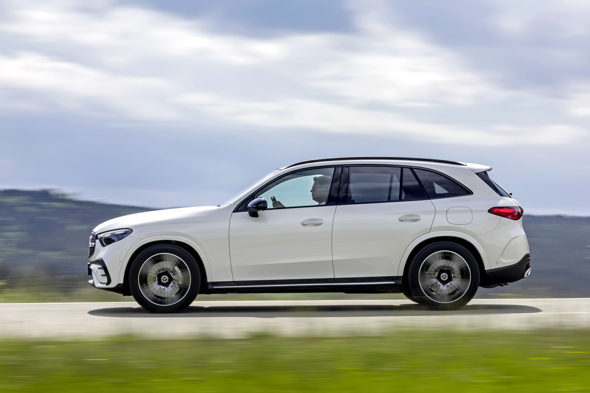 Download 2023 Mercedes-Benz GLC - Side HD Wallpaper 1920x1280 #43