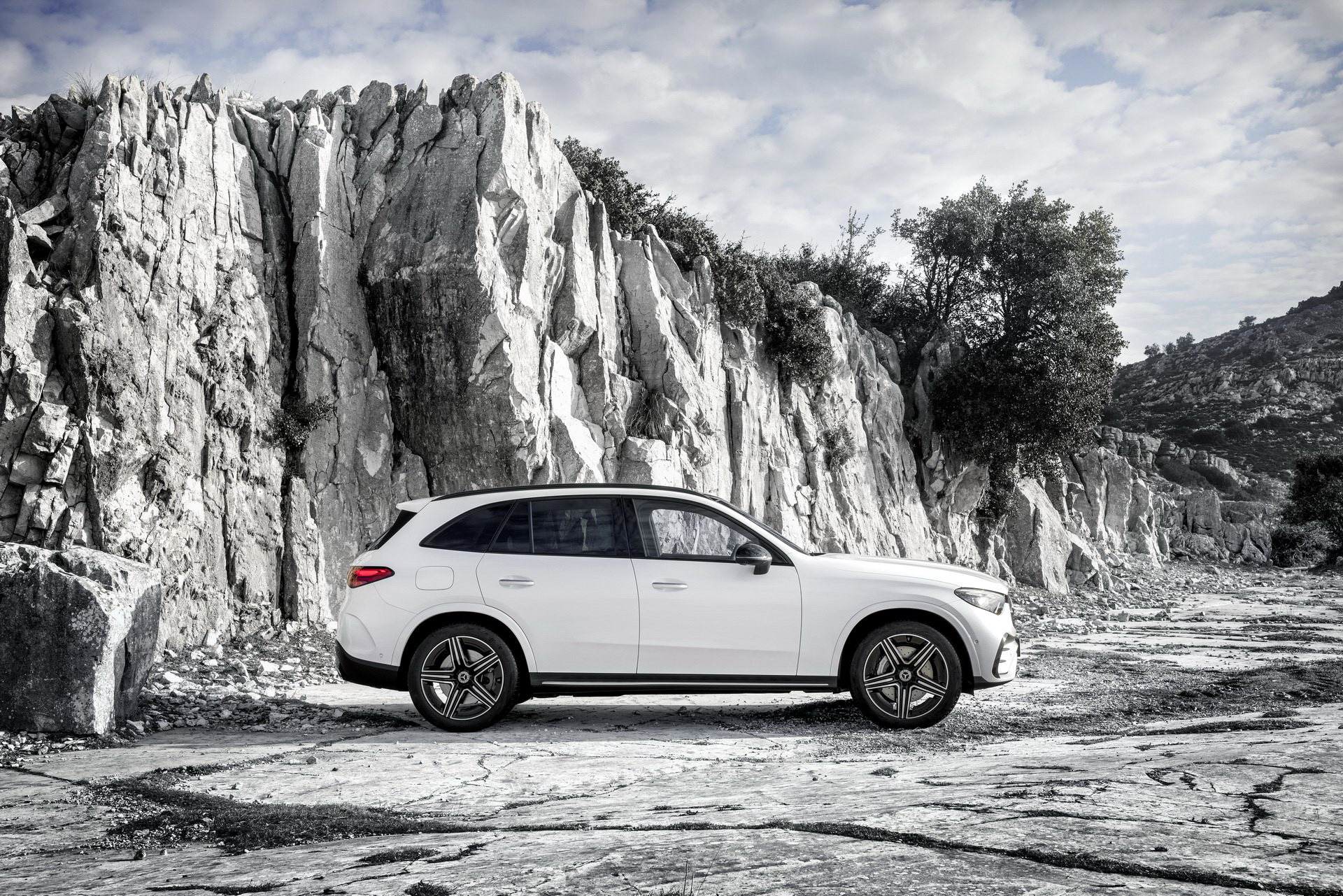 Download 2023 Mercedes-Benz GLC - Side HD Wallpaper 1920x1281 #62
