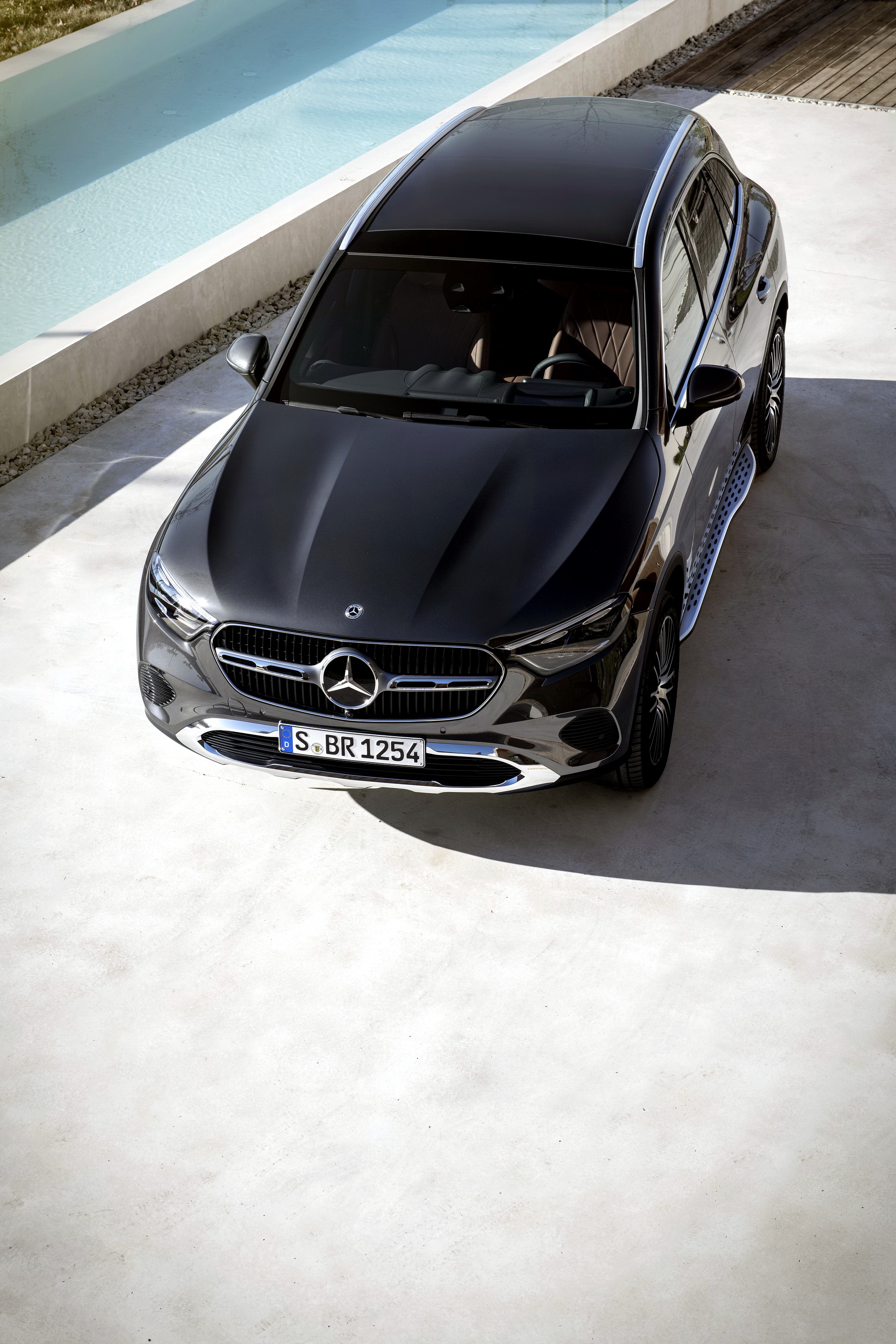 Download 2023 Mercedes-Benz GLC - Top HD Phone Wallpaper 1920x2880 #22