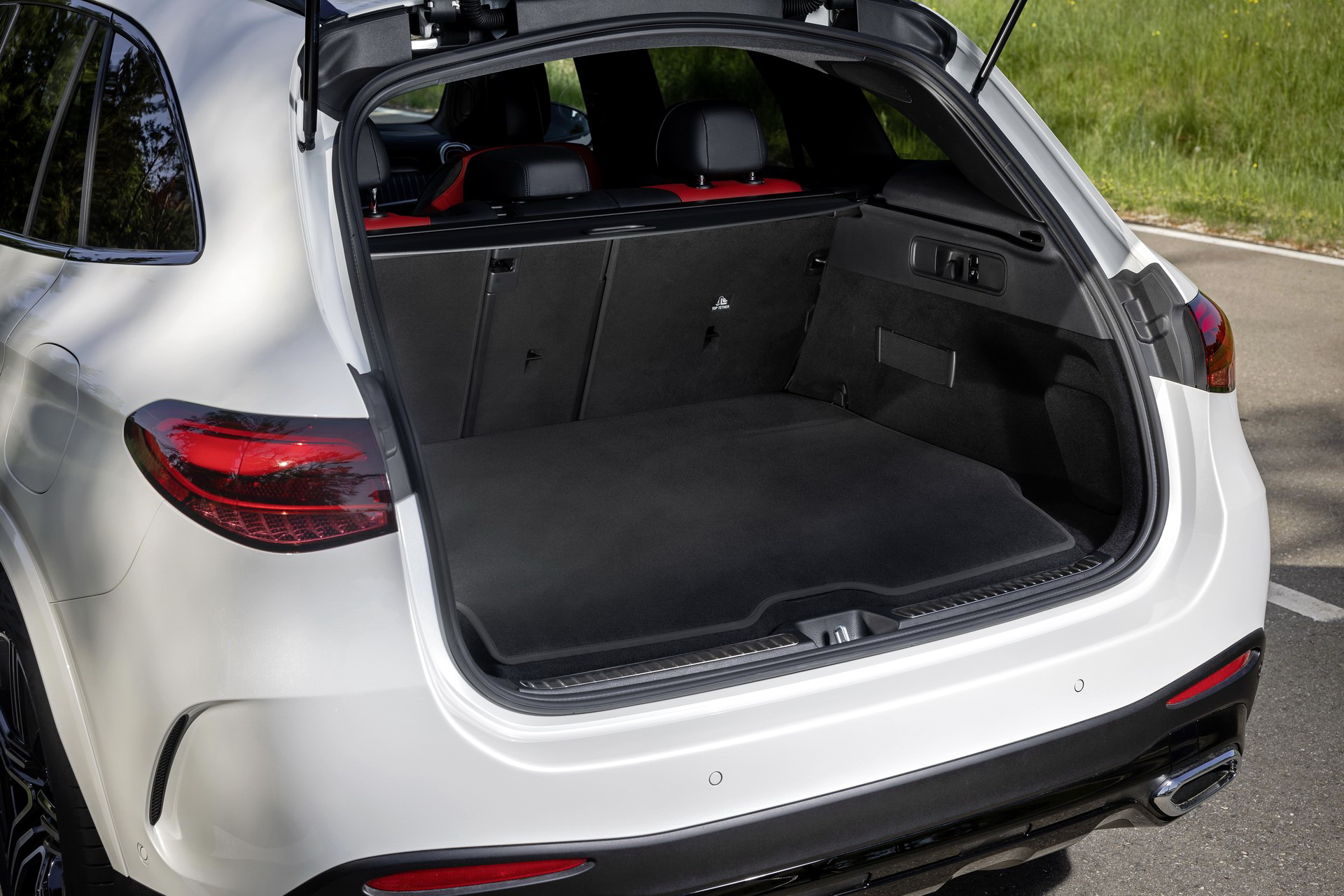 Download 2023 Mercedes-Benz GLC - Trunk HD Wallpaper 1920x1280 #92