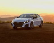 2023 Nissan Altima SR - Front Three-Quarter Wallpaper 190x150