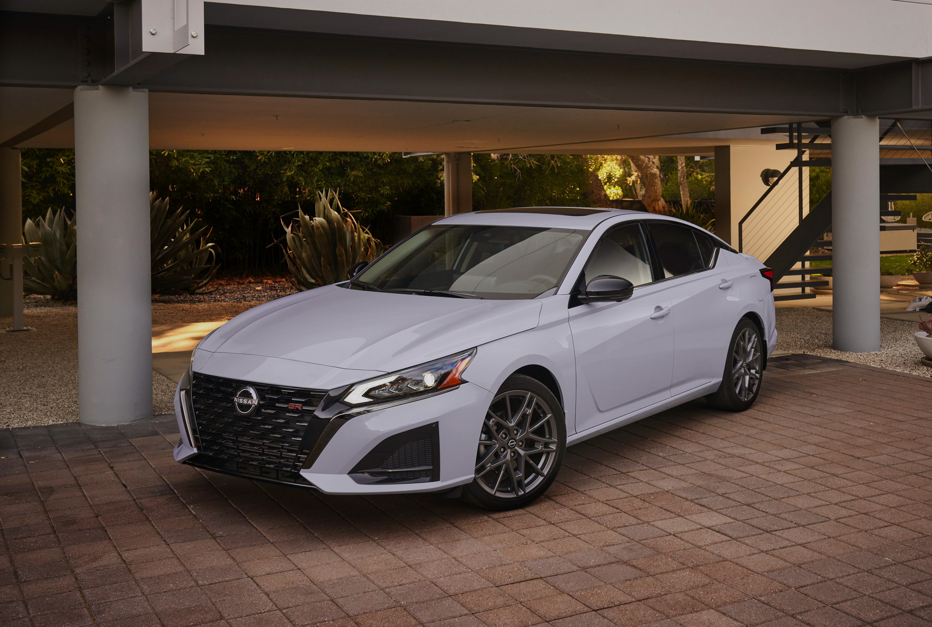Download 2023 Nissan Altima SR - Front Three-Quarter HD Wallpaper 1920x1292 #15