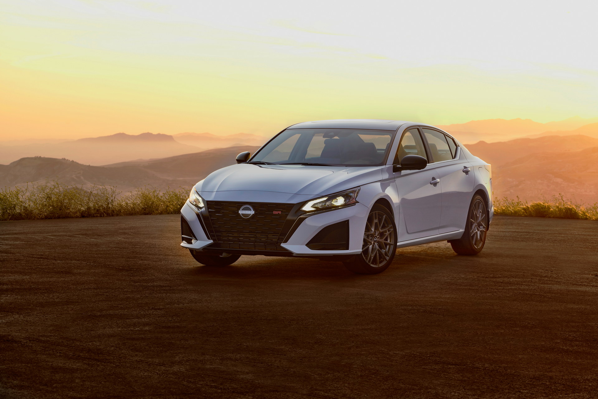 Download 2023 Nissan Altima SR - Front Three-Quarter HD Wallpaper 1920x1281 #1