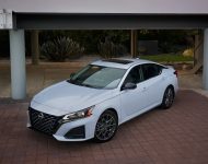 2023 Nissan Altima SR - Front Three-Quarter Wallpaper 190x150