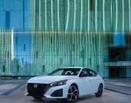 2023 Nissan Altima SR - Front Three-Quarter Wallpaper 190x150