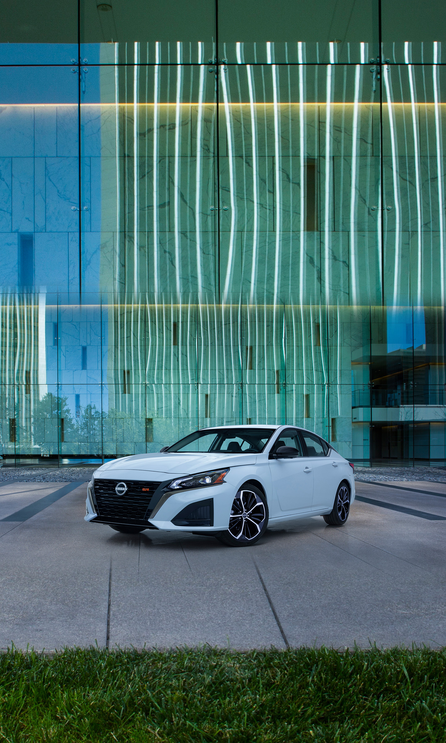 Download 2023 Nissan Altima SR - Front Three-Quarter HD Phone Wallpaper 1440x2400 #11