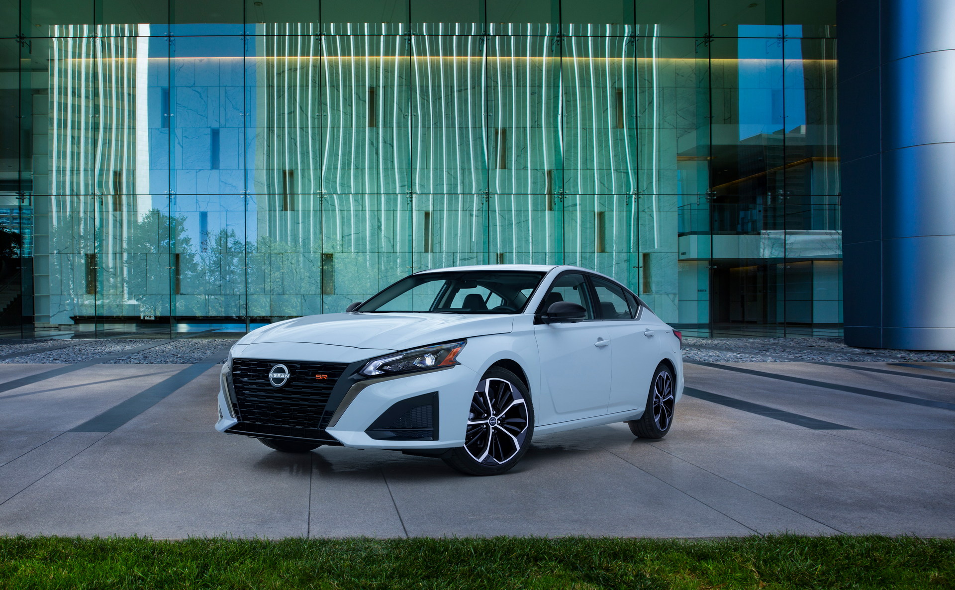 Download 2023 Nissan Altima SR - Front Three-Quarter HD Wallpaper 1920x1186 #10