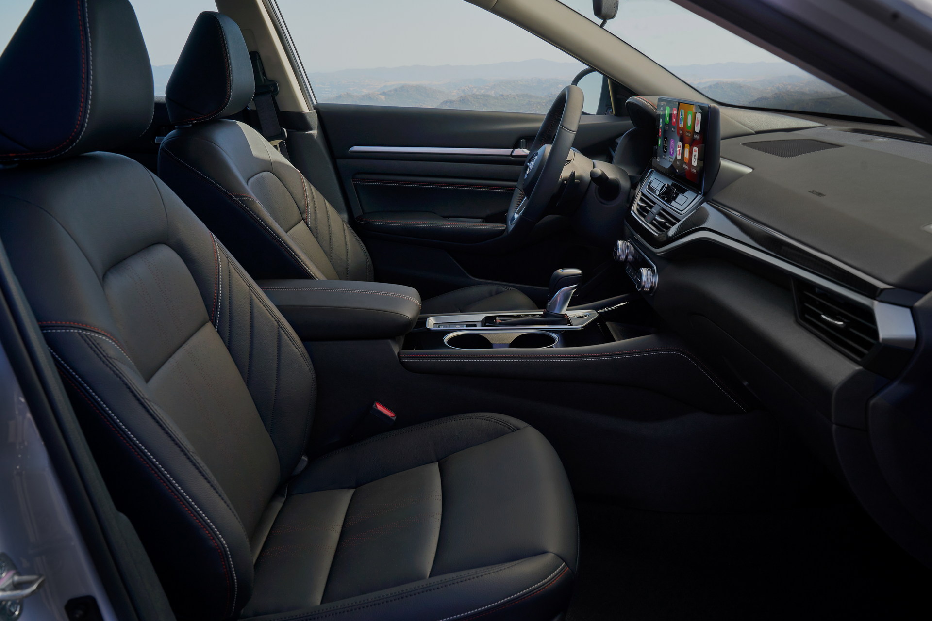 Download 2023 Nissan Altima SR - Interior, Front Seats HD Wallpaper 1920x1281 #37