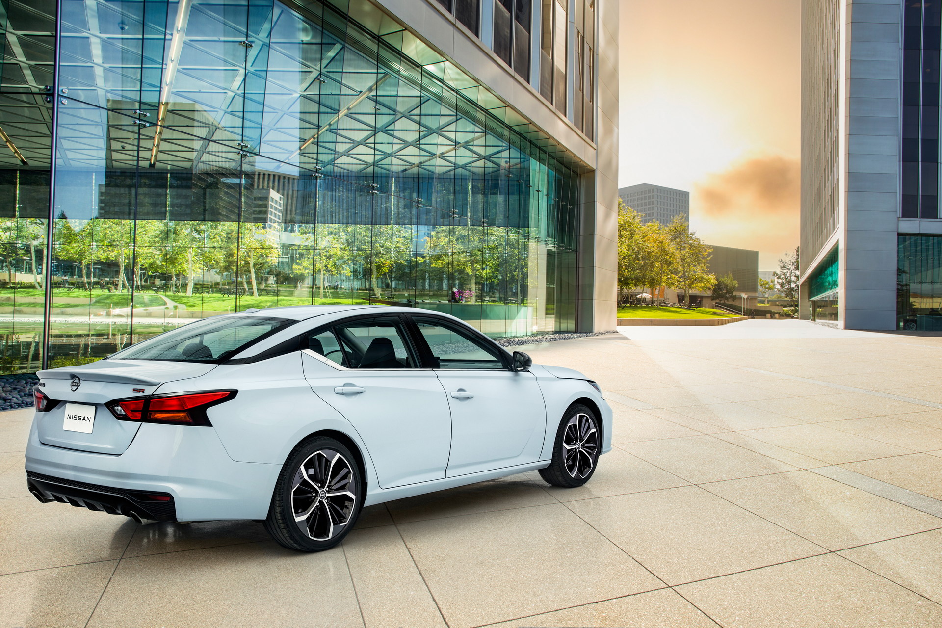 Download 2023 Nissan Altima SR - Rear Three-Quarter HD Wallpaper 1920x1280 #13